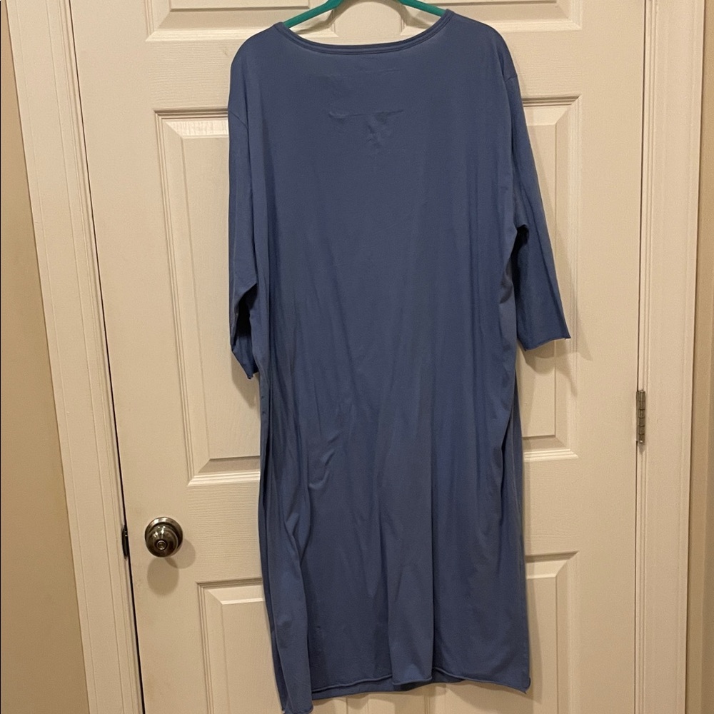 Stylish Long Sleeve Graphic Dress in Blue. Medium - Picture 4 of 5